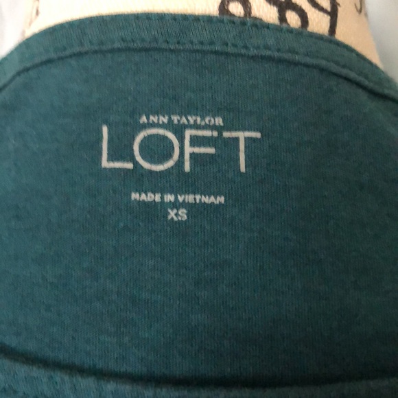 Loft Teal Green Pleated Chiffon Front Sleeveless Pull on Shirt Size XS EUC - Picture 4 of 5